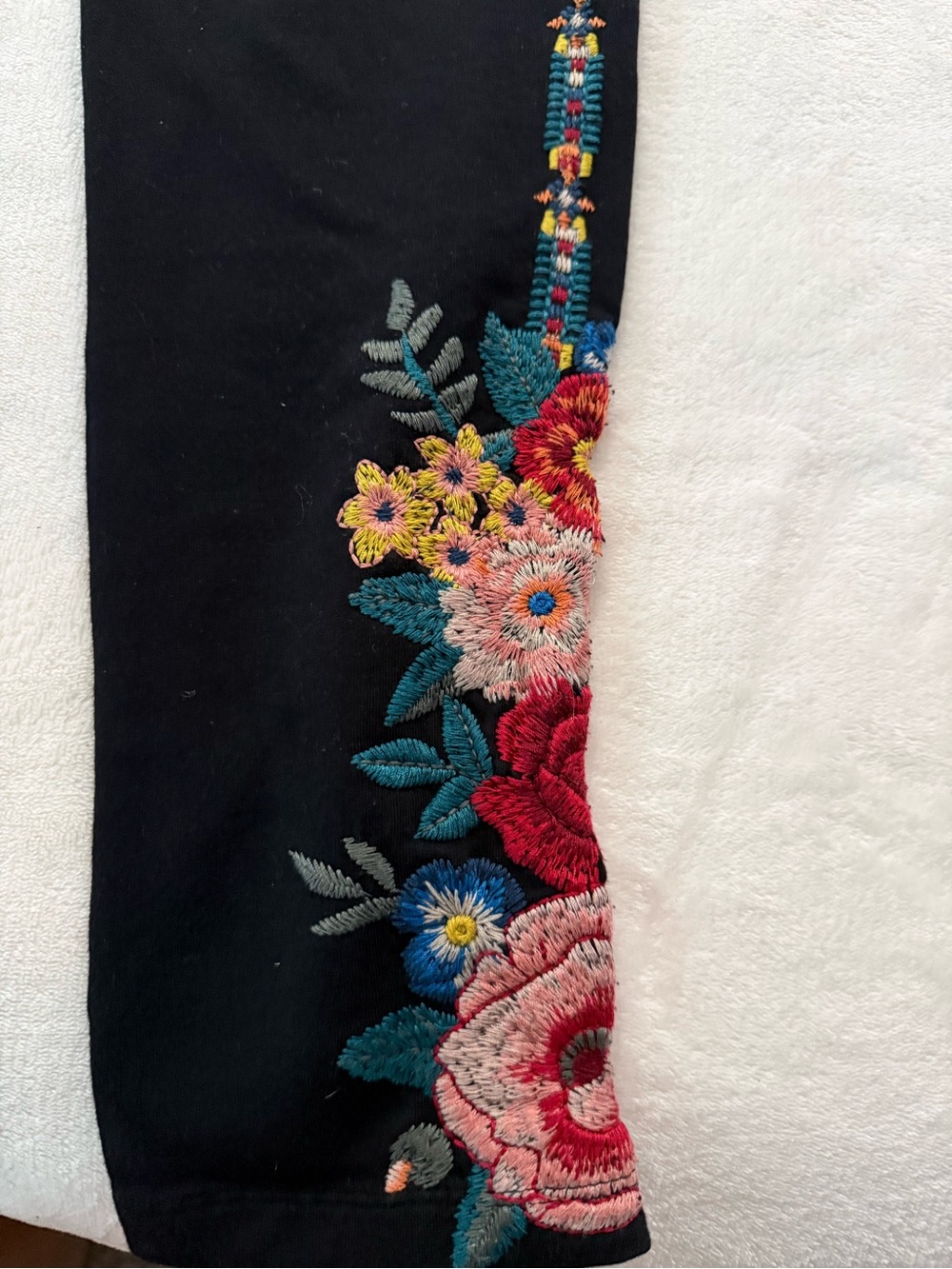 Johnny Was Women's Black Floral Embroidered Legging Size M E01 - Picture 2 of 7